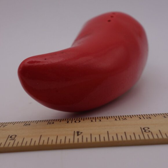 Tabasco Taiwan Ceramic Chili Pepper-Shaped Salt Shaker - Picture 10 of 11
